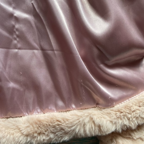 NWT Urban Outfitters Creme Faux Fur Full-Zip Jacket Size L - Picture 8 of 12